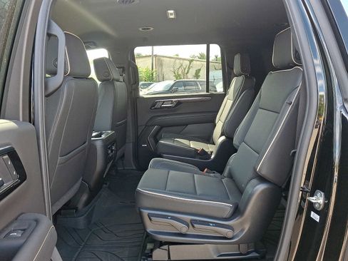 Used 2025 Chevrolet Suburban Premier AWD/4WD image 10