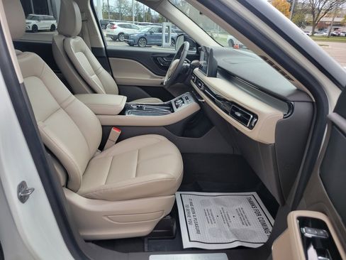 Used 2023 Lincoln Aviator AWD Standard 4dr SUV w/ Premium Package image 18