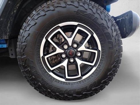 Used 2024 Jeep Gladiator Rubicon w/ Convenience Group AWD/4WD image 7