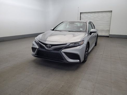 Used 2021 Toyota Camry SE image 15