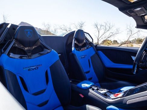 Used 2022 Lamborghini Huracan EVO image 14