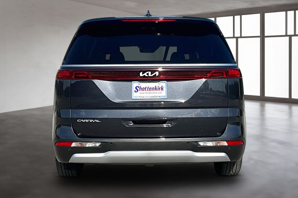 Used 2024 Kia Carnival LX FWD image 5