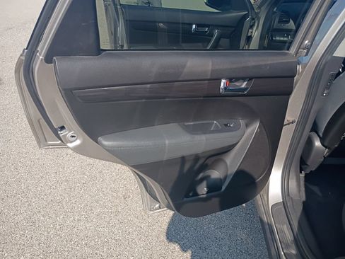 Used 2013 Kia Sorento LX w/ Convenience Pkg FWD image 30