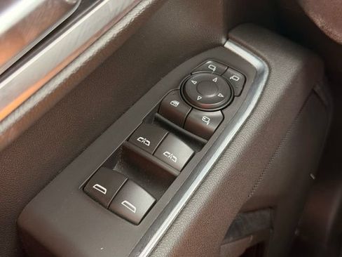 Used 2025 GMC Sierra 1500 SLT AWD/4WD image 23