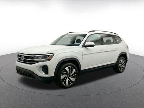 Used 2026 Volkswagen Atlas SE FWD image 3
