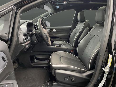 New 2026 Chrysler Pacifica Limited w/ S Appearance Package AWD/4WD image 4