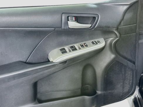 Used 2012 Toyota Camry SE FWD image 15
