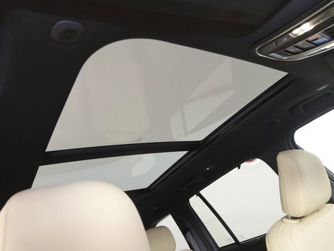 Used 2024 Jeep Grand Cherokee Limited w/ Luxury Tech Group II image 11