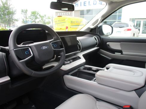Used 2025 Ford Expedition Max Active AWD/4WD image 17
