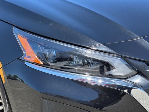 Used 2025 Nissan Altima 2.5 SV FWD image 12