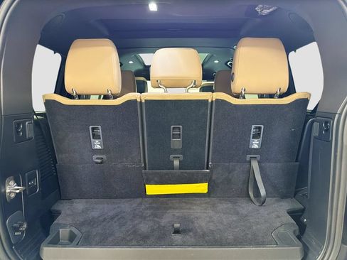 Used 2025 Land Rover Defender 130 X-Dynamic SE AWD/4WD image 27