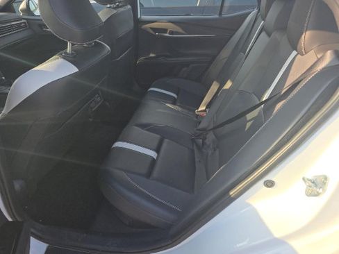 Used 2025 Toyota Camry SE FWD image 11