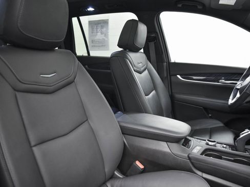 Used 2024 Cadillac XT6 Premium Luxury w/ Technology Package image 16