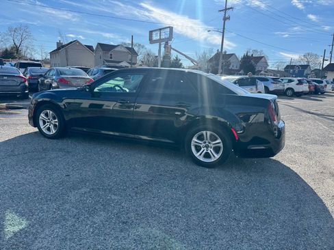 Used 2019 Chrysler 300 Touring w/ Sport Appearance Package image 21