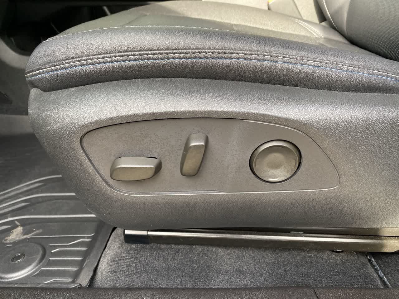 Used 2024 Chevrolet Equinox EV LT w/ LPO, Blackout Package AWD/4WD image 14