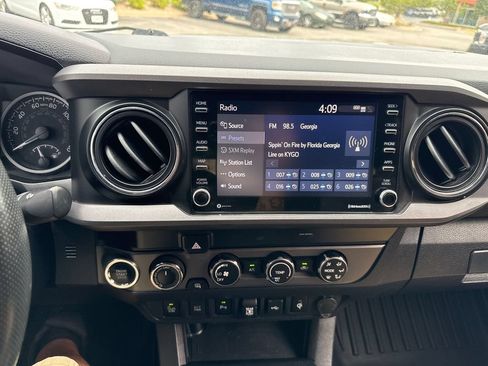 Used 2020 Toyota Tacoma TRD Off-Road w/ Technology Package AWD/4WD image 29