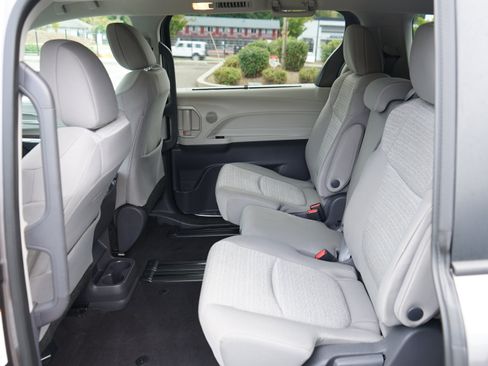 Used 2021 Toyota Sienna LE image 16