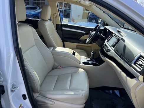 Used 2015 Toyota Highlander XLE image 28