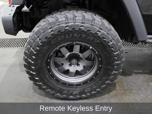 Used 2017 Jeep Wrangler Rubicon AWD/4WD image 10