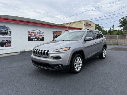 Used 2016 Jeep Cherokee Latitude w/ Comfort/Convenience Group FWD image 2