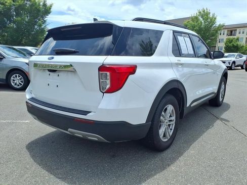 Used 2024 Ford Explorer XLT w/ Equipment Group 202A RWD image 32