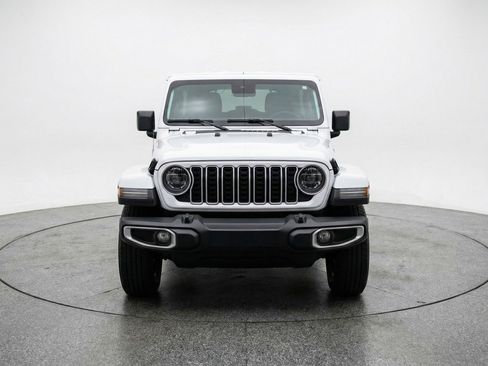 Used 2025 Jeep Wrangler Sahara image 2