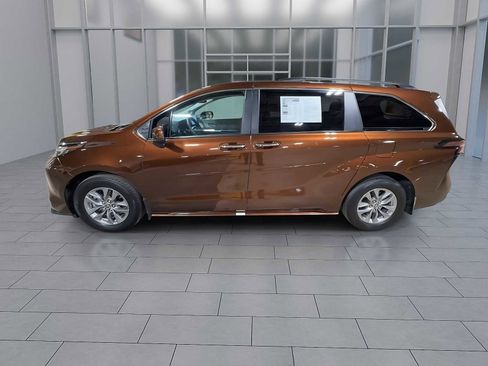 Certified 2023 Toyota Sienna XLE w/ XLE Plus Package image 5