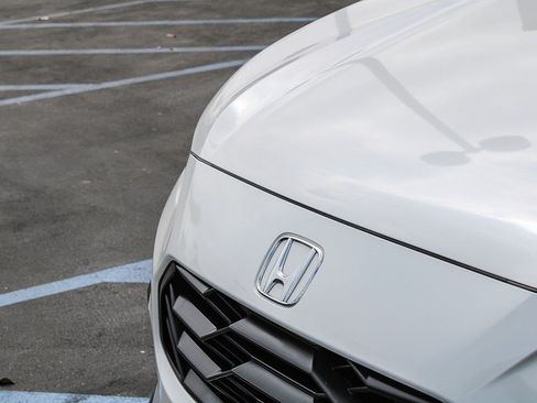 Certified 2025 Honda HR-V Sport image 6