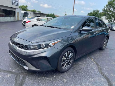Used 2023 Kia Forte LXS w/ LXS Technology Package FWD image 3