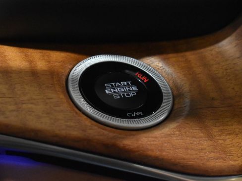 Used 2022 Jeep Grand Cherokee L Summit w/ Advanced Protech Group IV image 16