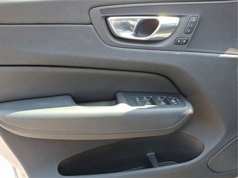 Certified 2025 Volvo XC60 B5 Plus image 9