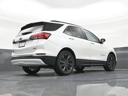 Used 2023 Chevrolet Equinox RS FWD image 28