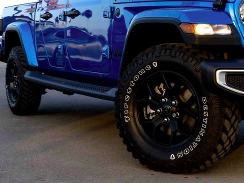 New 2025 Jeep Gladiator Sport image 2