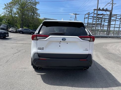 Used 2021 Toyota RAV4 LE AWD/4WD image 4