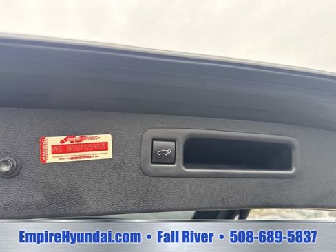 Used 2020 Toyota Highlander XLE AWD/4WD image 8