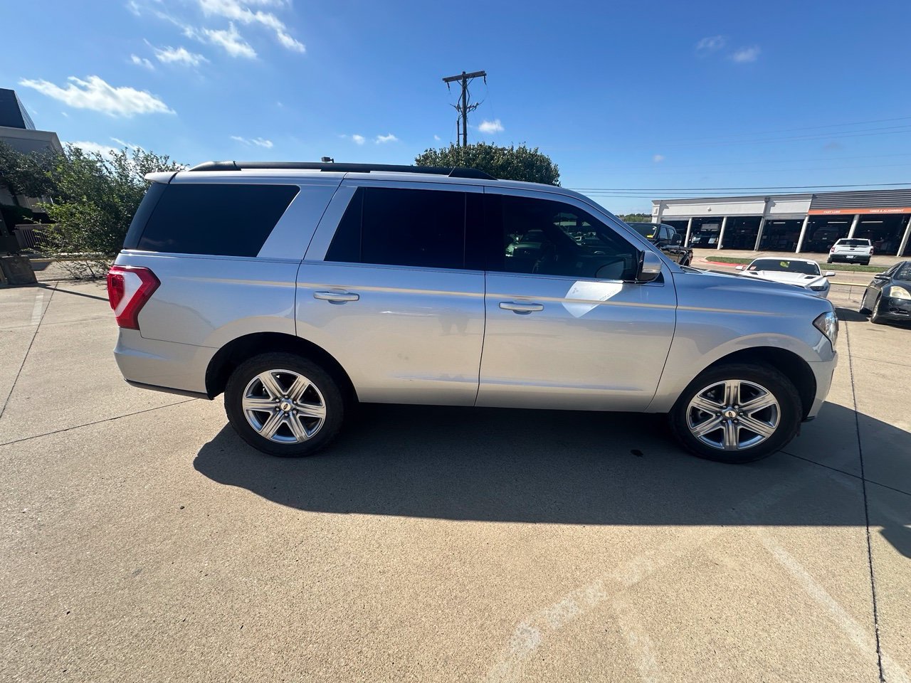 Used 2019 Ford Expedition XLT w/ Equipment Group 202A RWD image 3