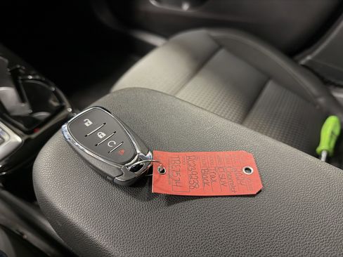 Used 2024 Chevrolet Trax LT w/ LT Convenience Package image 16