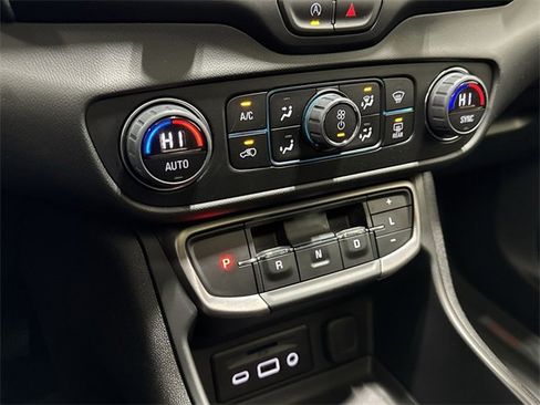Used 2022 GMC Terrain AT4 w/ Tech Package image 21