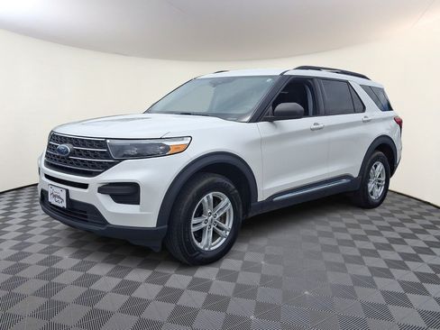 Used 2022 Ford Explorer XLT w/ Class IV Trailer Tow Package AWD/4WD image 3
