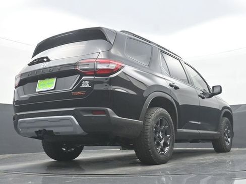 Used 2025 Honda Pilot TrailSport image 30