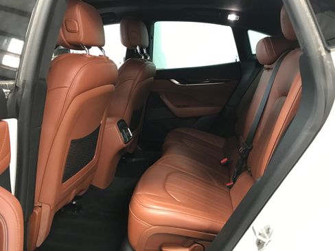 Used 2021 Maserati Levante image 10