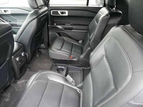Used 2020 Ford Explorer XLT w/ Equipment Group 202A AWD/4WD image 8