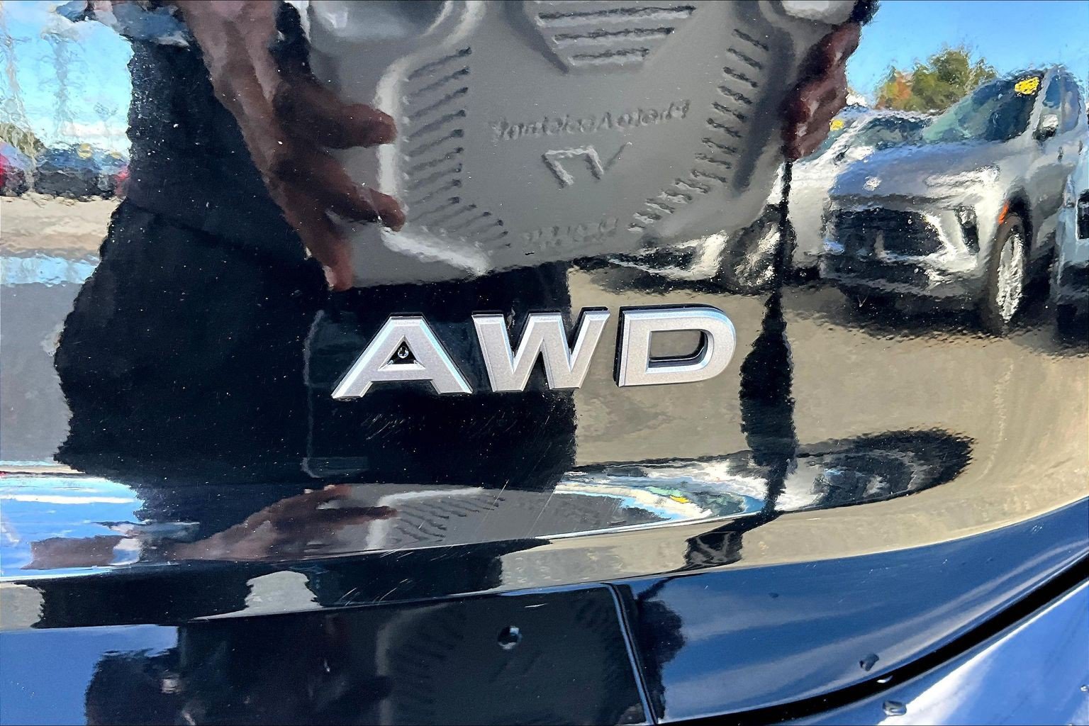 Used 2025 Nissan Rogue S AWD/4WD image 22
