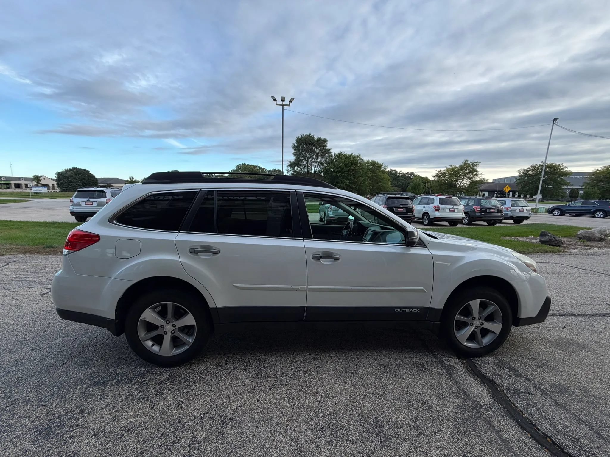 Used 2014 Subaru Outback 2.5i Limited AWD/4WD image 6