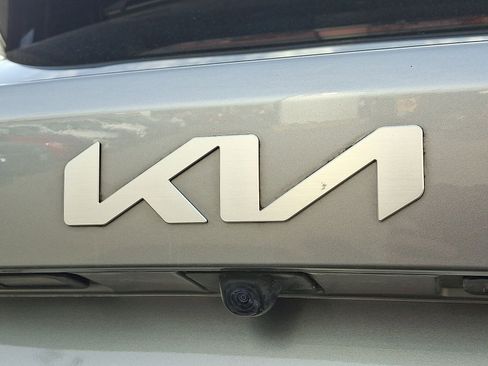 Used 2022 Kia Sorento EX image 30