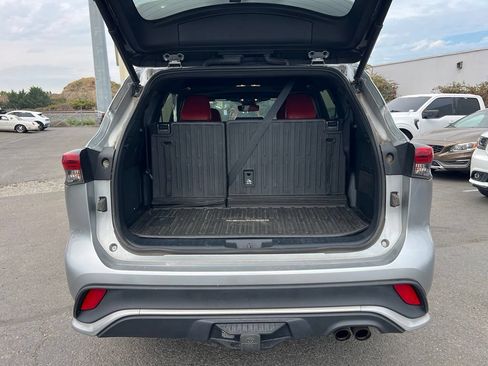 Used 2022 Toyota Highlander XSE AWD/4WD image 10