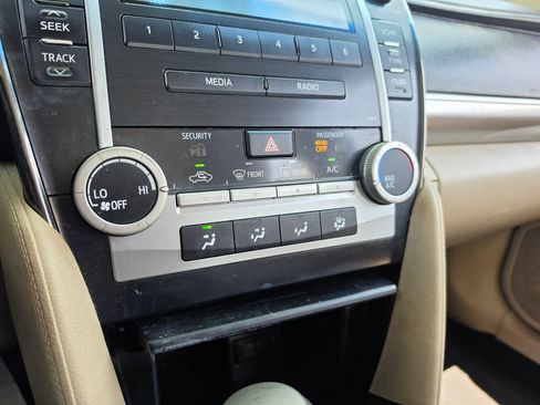 Used 2012 Toyota Camry FWD image 28