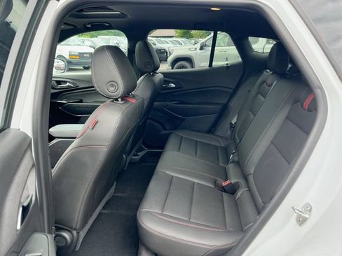 Used 2025 Chevrolet Trax RS w/ Sunroof Package FWD image 24