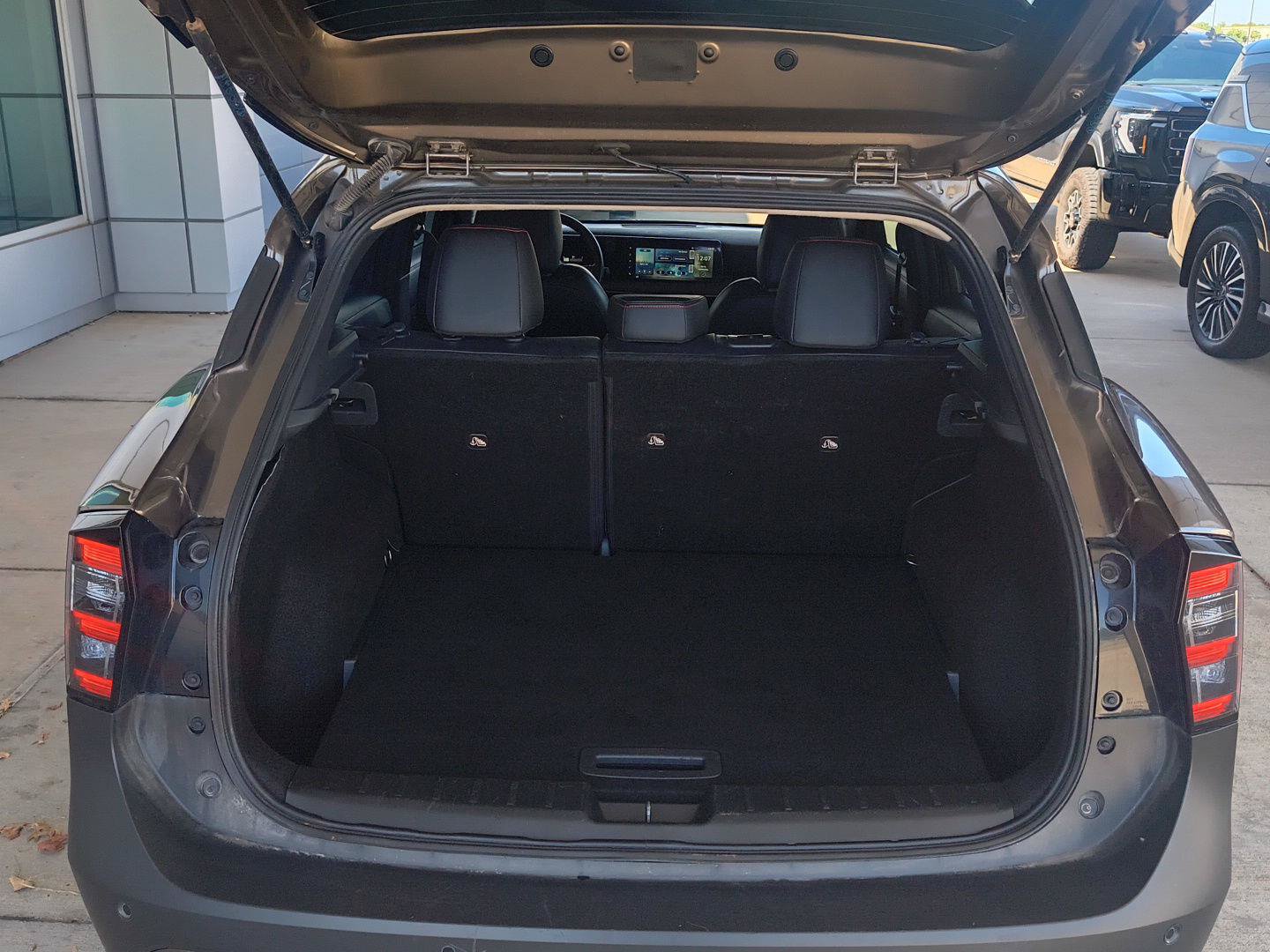 Used 2025 Nissan Kicks SR FWD image 30