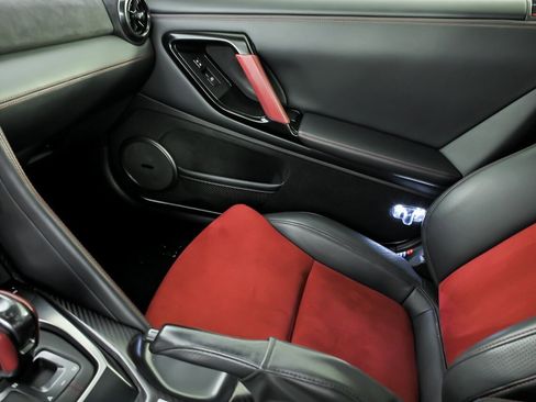 Used 2020 Nissan GT-R NISMO AWD/4WD image 37